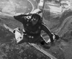 Saltando en la ciudad de Pinar del Rio, sobre la ESPA, en el año 1975